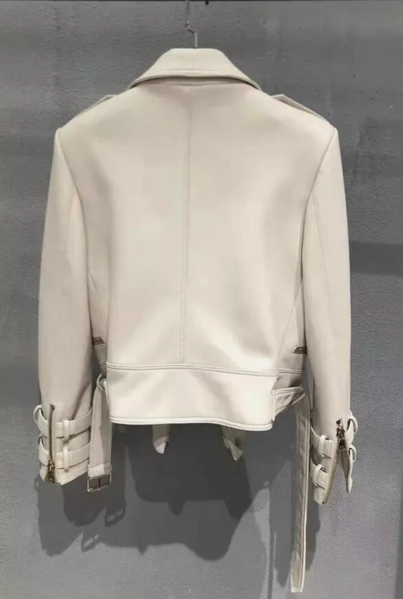Leather jacket female Locomotive style double breasted pu leather outerwear leather jackets, zipper stitching.