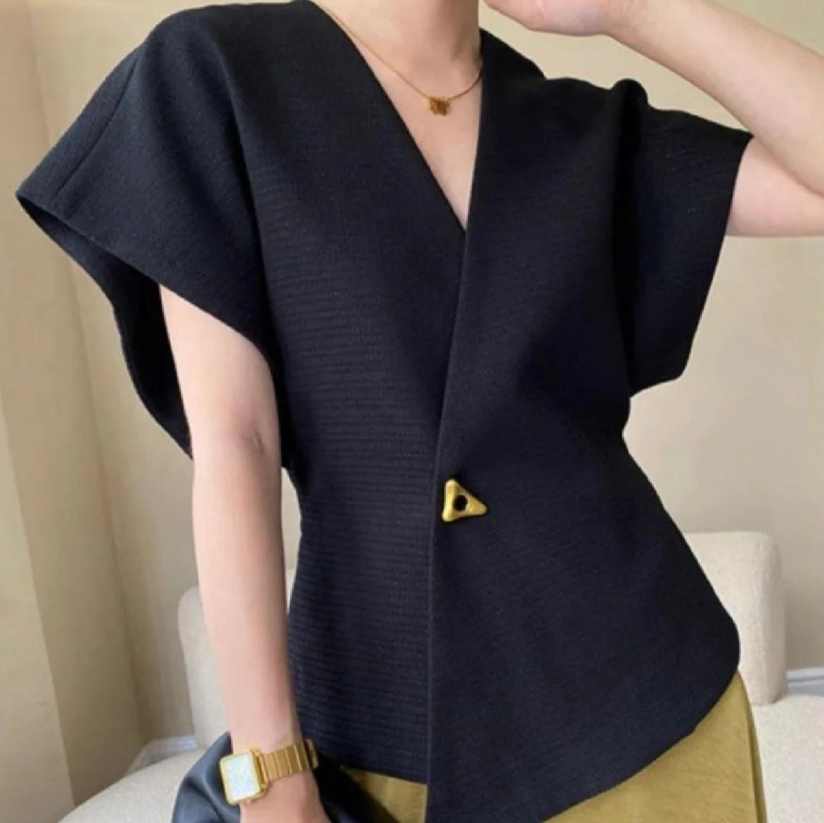 Elegant Women T-shirt V-neck/Single Button Top’s/French Style Irregular Top Solid Short Sleeved Women Y2k Streetwear.