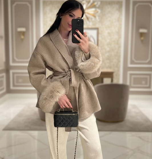 Elegant Lace-Up Woolen Short Coat for Women – Solid Loose Lapel Jacket with Furry Belt, Long Sleeve Chic Cardigan (Autumn Winter 2025)