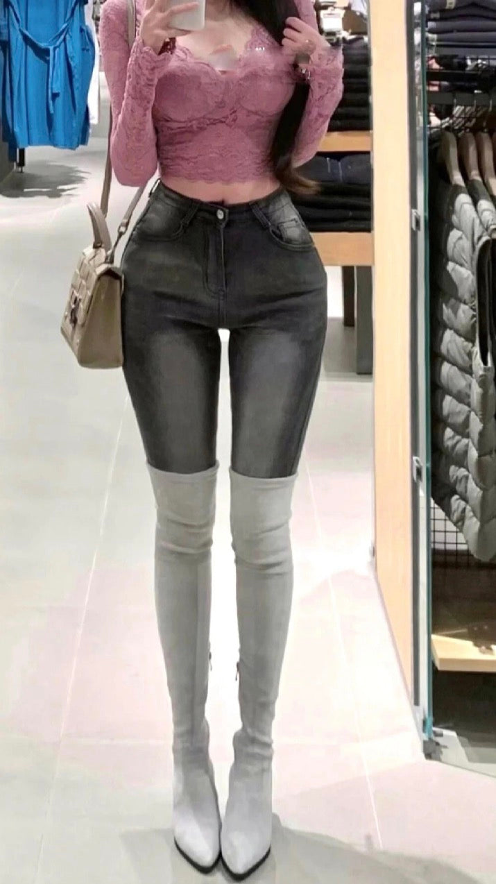 High-Waist Hip-Enhancing Skinny Jeans – Sculpting Push-Up Fit