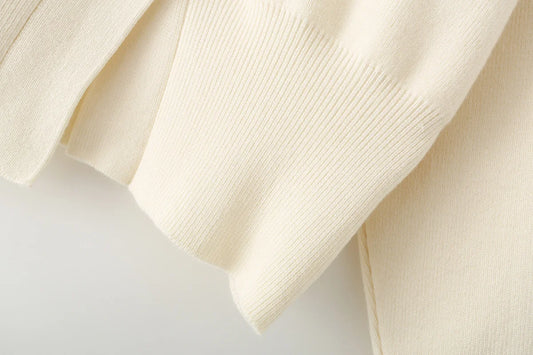 Women's 2025 New Casual Fashion Exquisite Button O-Neck Knit Cardigan/Retro Long Sleeve Chic Cardigan Sweater.