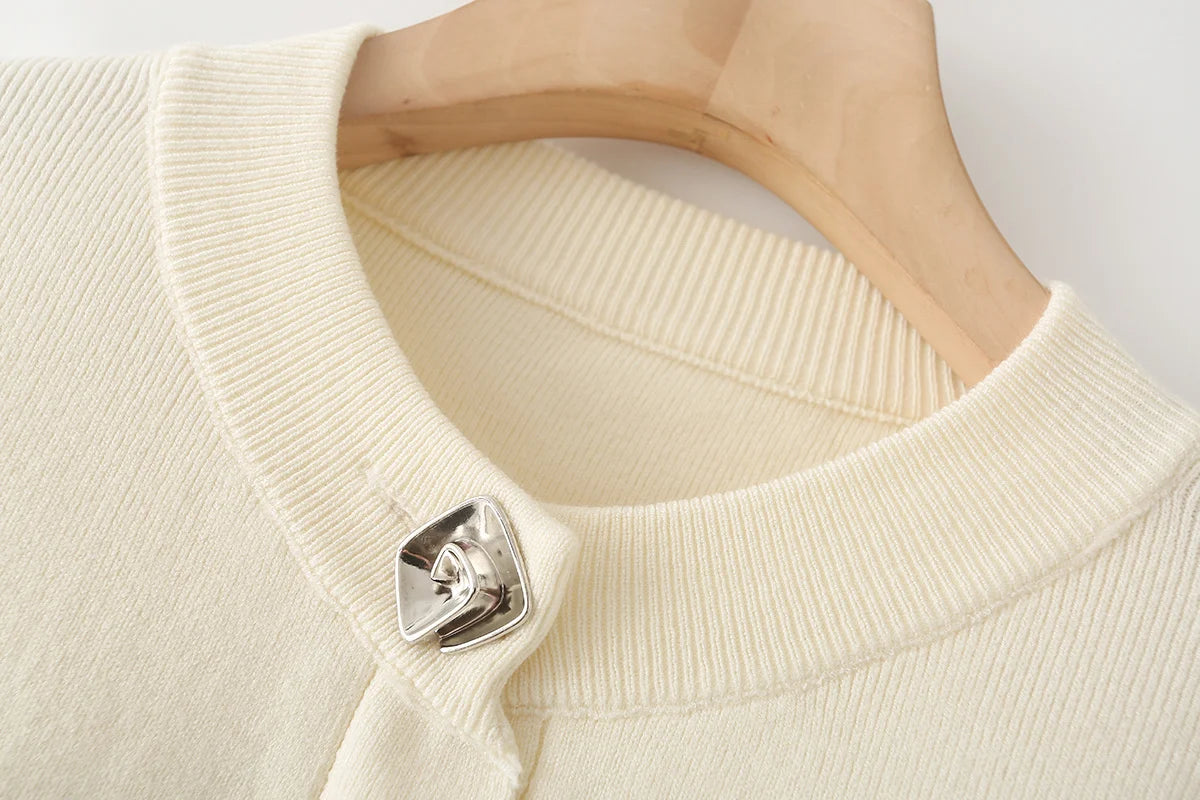 Women's 2025 New Casual Fashion Exquisite Button O-Neck Knit Cardigan/Retro Long Sleeve Chic Cardigan Sweater.