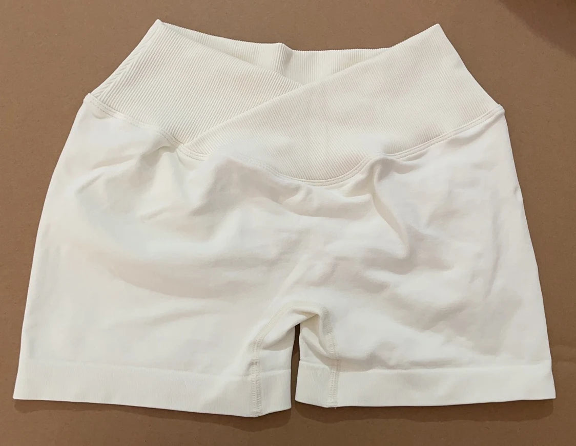 Ribbed Seamless V~Cut Scrunch Back Short’s/Quick Dry Lightweight Fitness/ Spandex/Nylon Running Clothes Soft Fit.