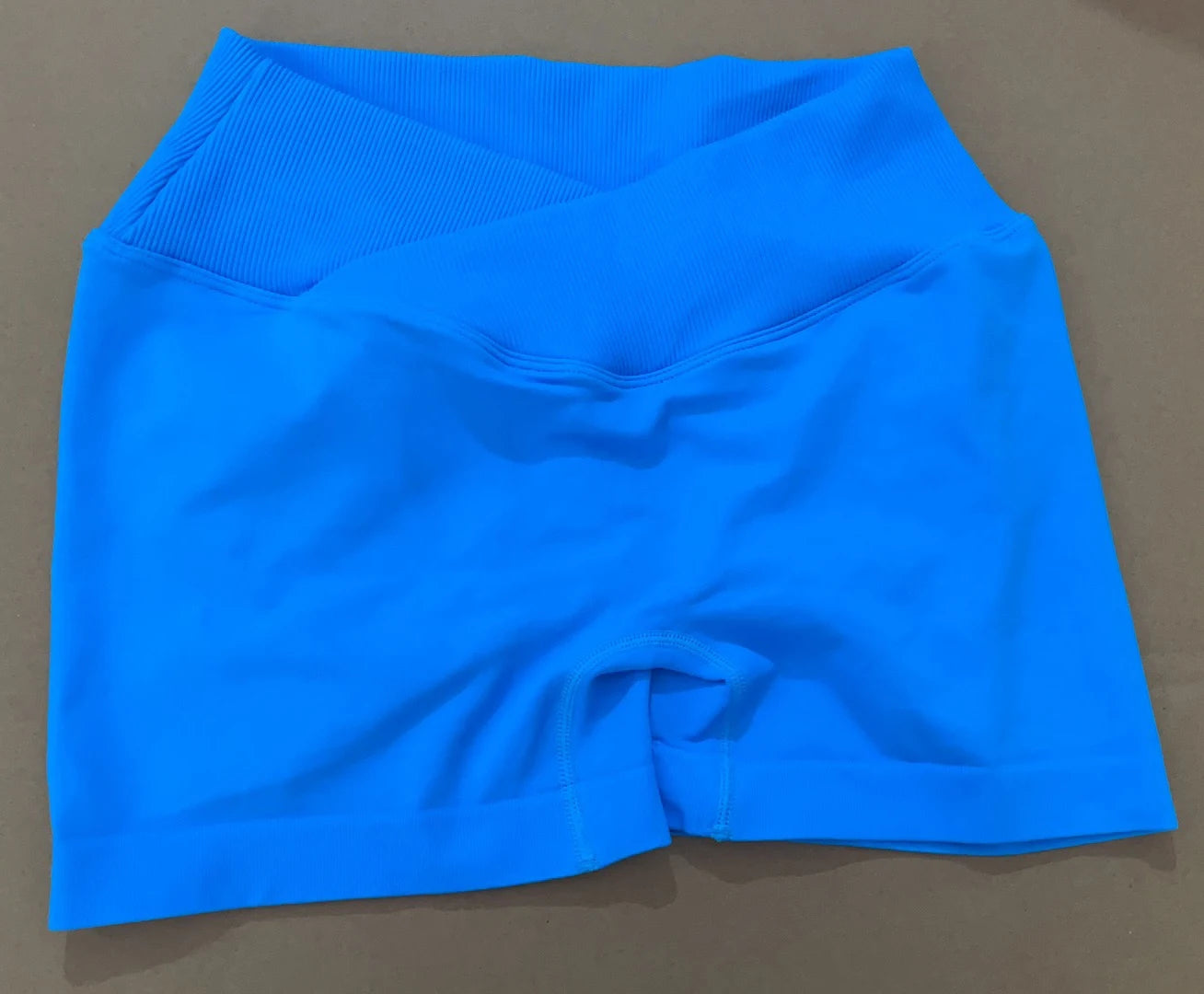 Ribbed Seamless V~Cut Scrunch Back Short’s/Quick Dry Lightweight Fitness/ Spandex/Nylon Running Clothes Soft Fit.