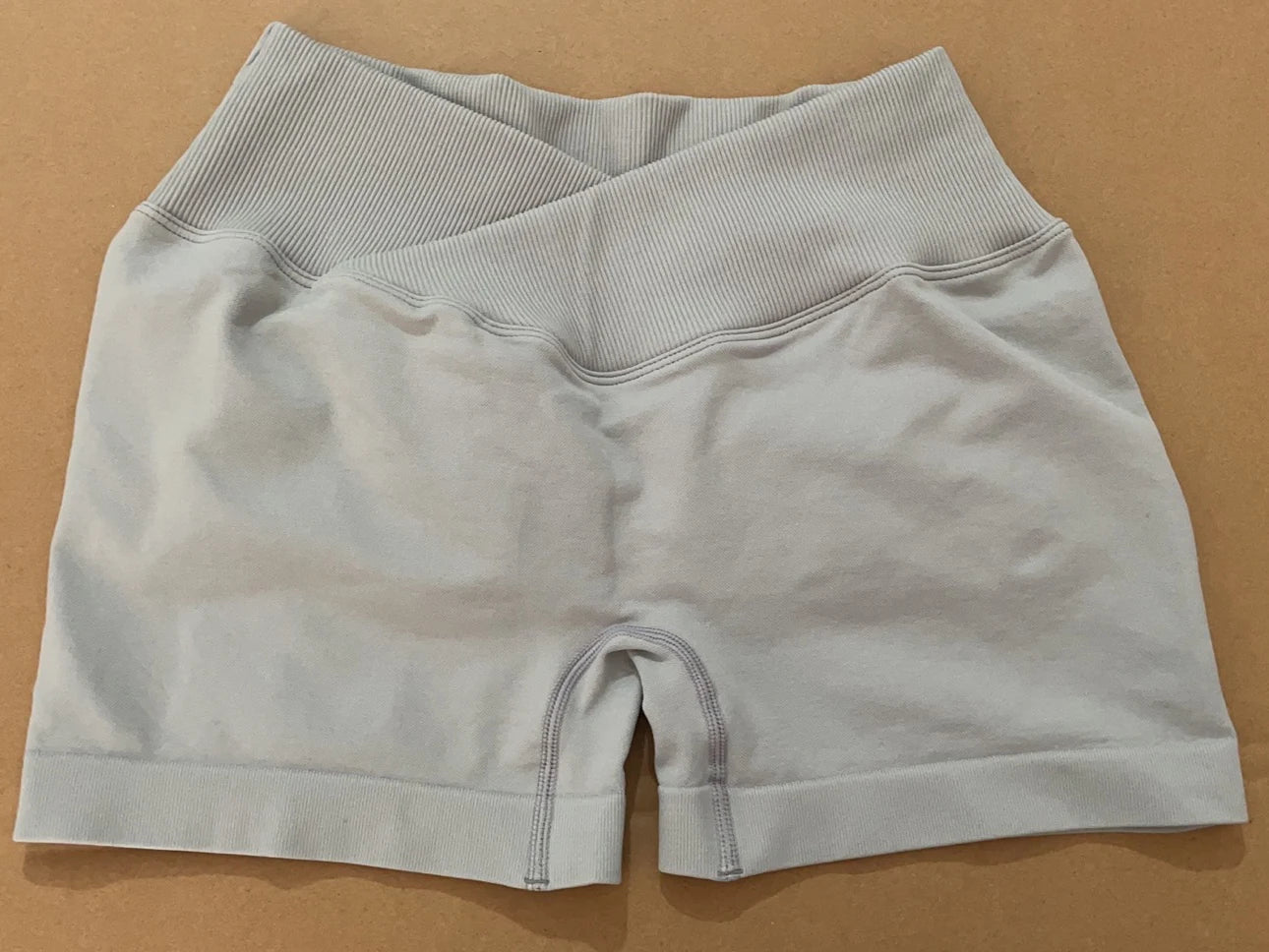 Ribbed Seamless V~Cut Scrunch Back Short’s/Quick Dry Lightweight Fitness/ Spandex/Nylon Running Clothes Soft Fit.