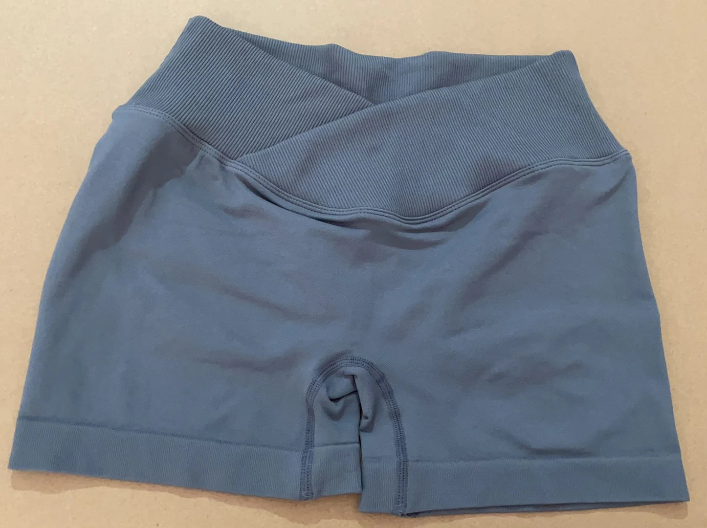 Ribbed Seamless V~Cut Scrunch Back Short’s/Quick Dry Lightweight Fitness/ Spandex/Nylon Running Clothes Soft Fit.