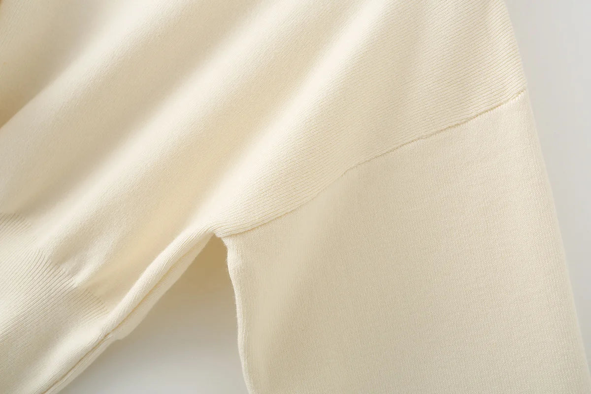 Women's 2025 New Casual Fashion Exquisite Button O-Neck Knit Cardigan/Retro Long Sleeve Chic Cardigan Sweater.