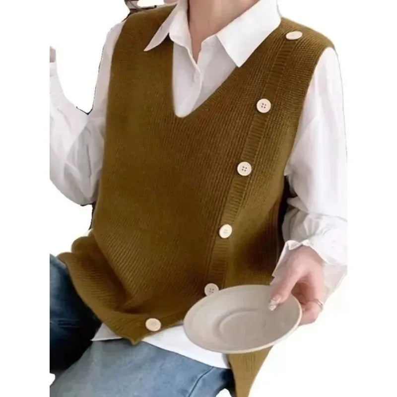 Knitted Vest for Women Autumn 2025 – Loose Fit Thin Short Sweater Vest with Horse Clip Button | Fashion Layered Knit Vest