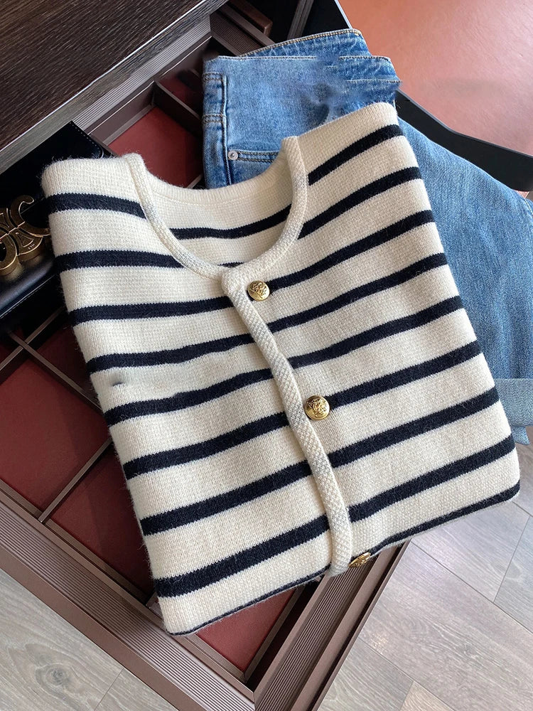 Striped Up Button up O-neck Stripe Sweater/Knitted/Cardigan/Fashion/Single Breasted Long Sleeve Wear.