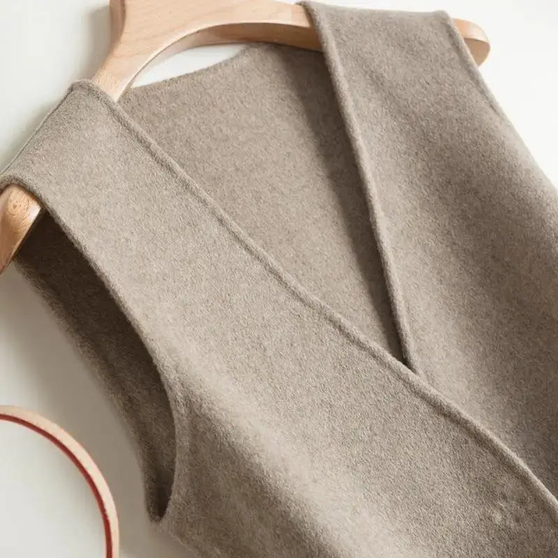 Solid Versatile Autumn Woolen Solid/Western Commuting Loose/Comfortable Clothing Women Vests.