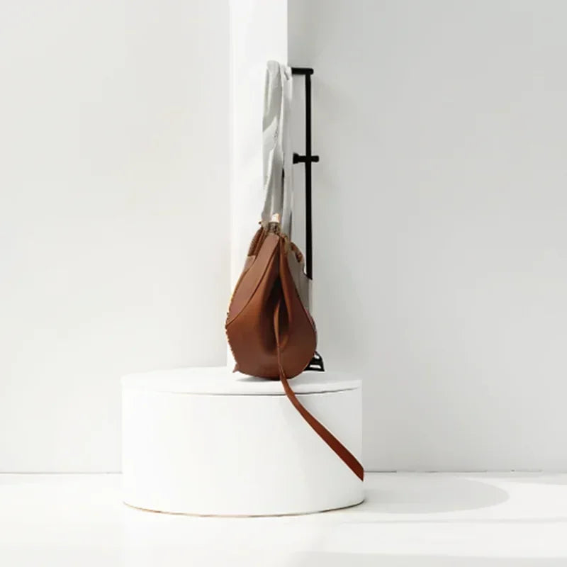 Large Capacity Classic Shoulder Bag/Shape Bucket Under Armrests Versatile Leather Trend Bag.