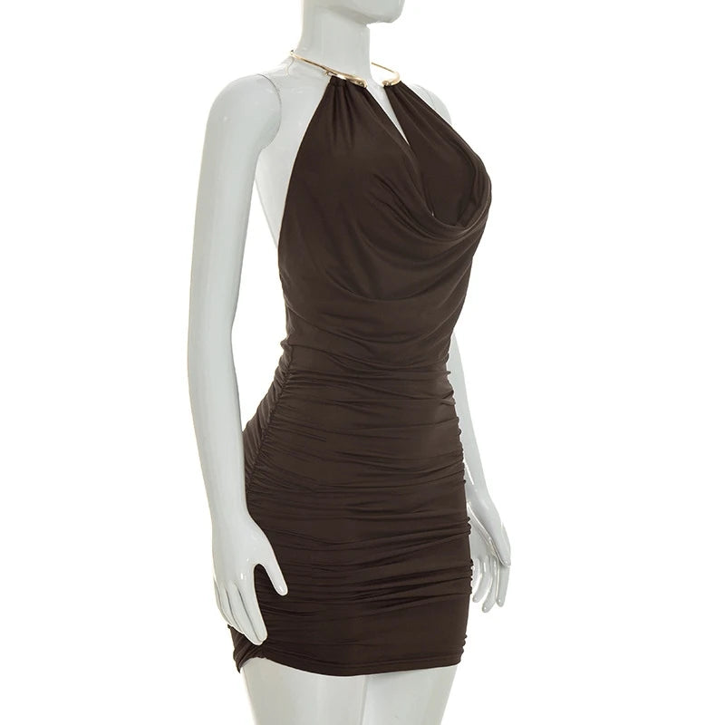Timeless allure. Sculpted femininity. An unforgettable entrance