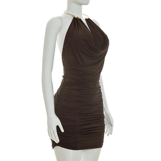 Timeless allure. Sculpted femininity. An unforgettable entrance