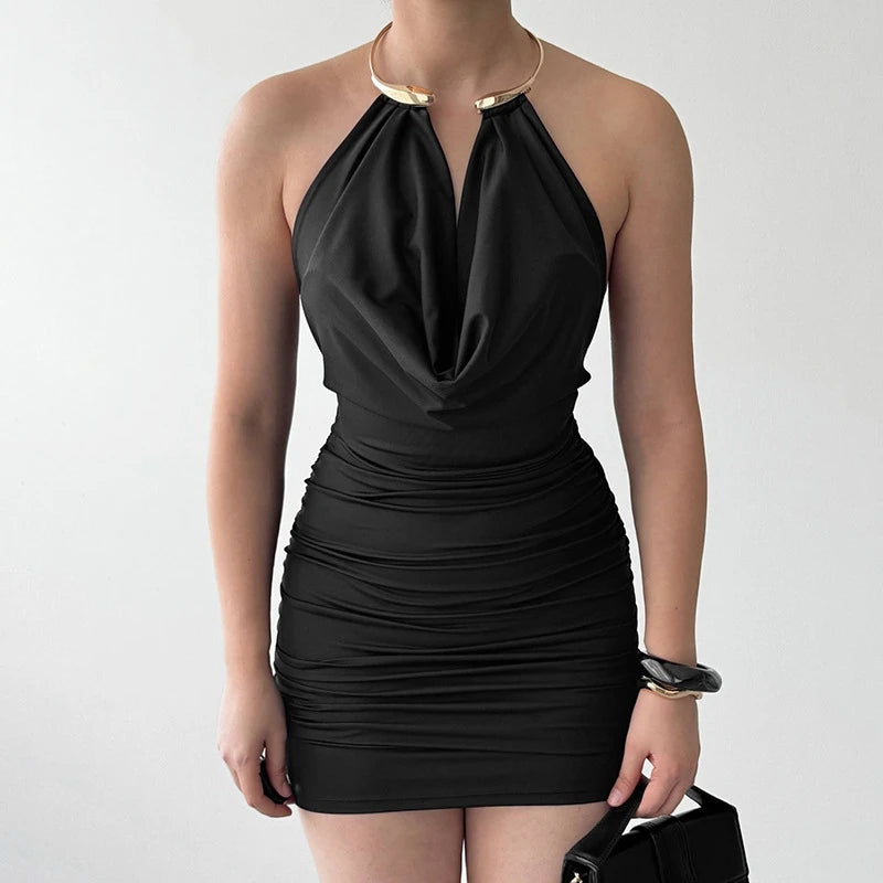 Timeless allure. Sculpted femininity. An unforgettable entrance