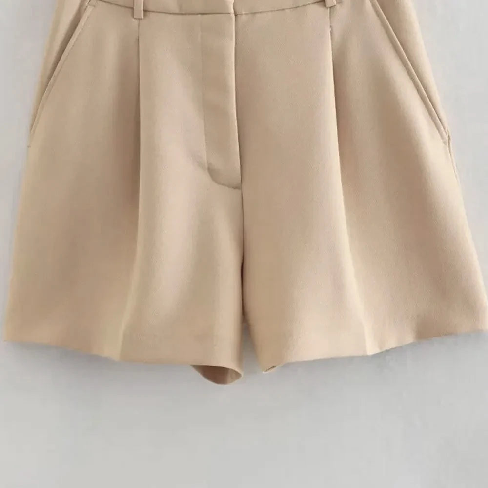 Timeless Tailored Bermuda Shorts – High-Waist Elegant Fit