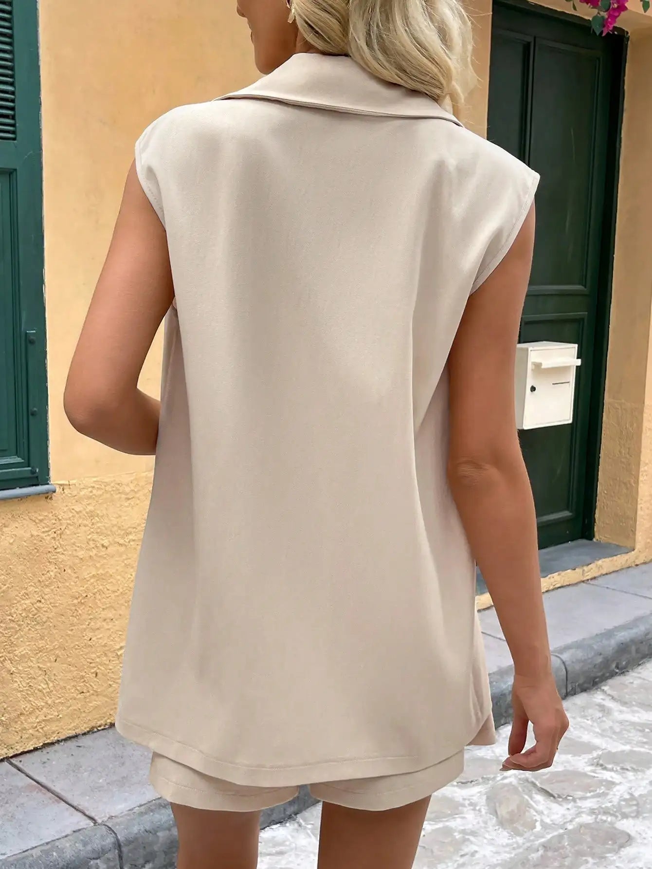 Modern Blend Boutique – Elegant Khaki Tailored Vest & Pleated Shorts Luxury Two-Piece Set