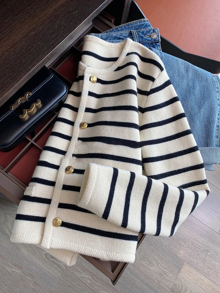Striped Up Button up O-neck Stripe Sweater/Knitted/Cardigan/Fashion/Single Breasted Long Sleeve Wear.