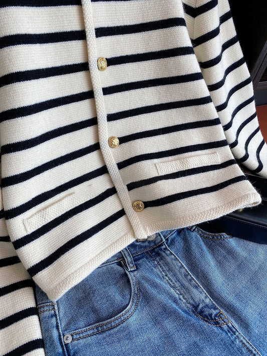 Striped Up Button up O-neck Stripe Sweater/Knitted/Cardigan/Fashion/Single Breasted Long Sleeve Wear.
