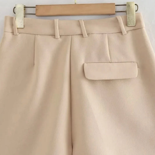 Timeless Tailored Bermuda Shorts – High-Waist Elegant Fit