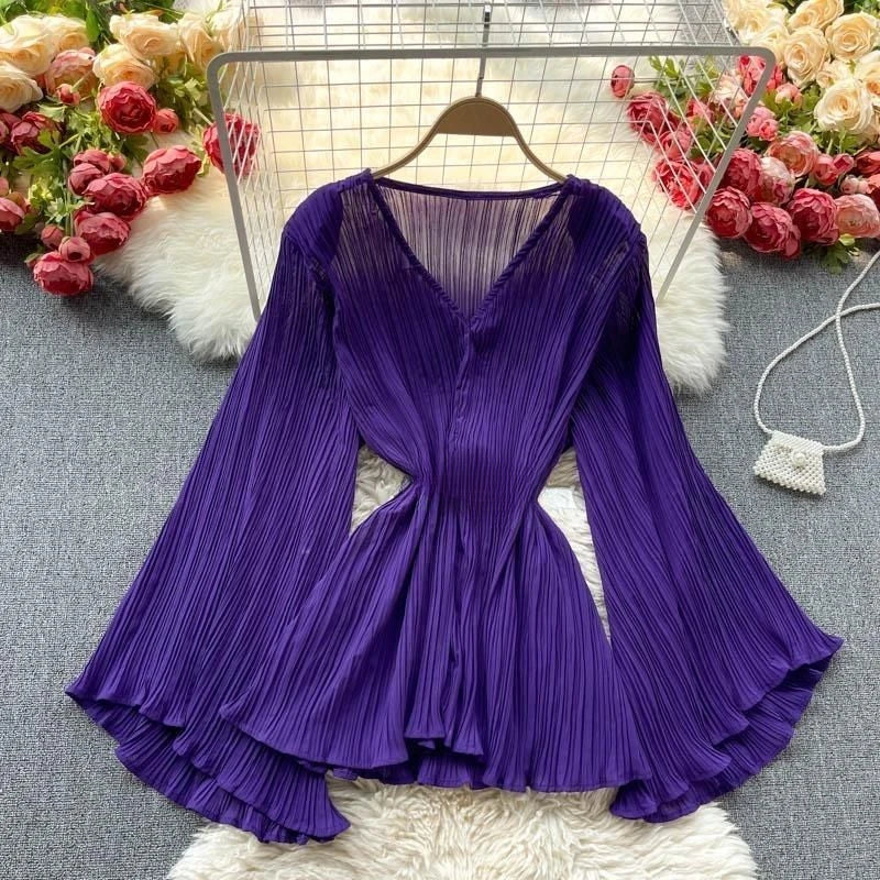 Pullover V~Neck Blouse/Black/White /Women Design Flared Sleeves/Pleated Blouses/Women’s Chic Loose Fitted.