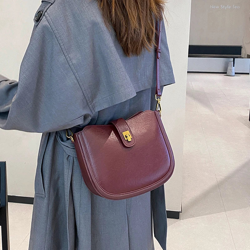 Vintage Luxe Shoulder Bag – Timeless Minimalist Edition