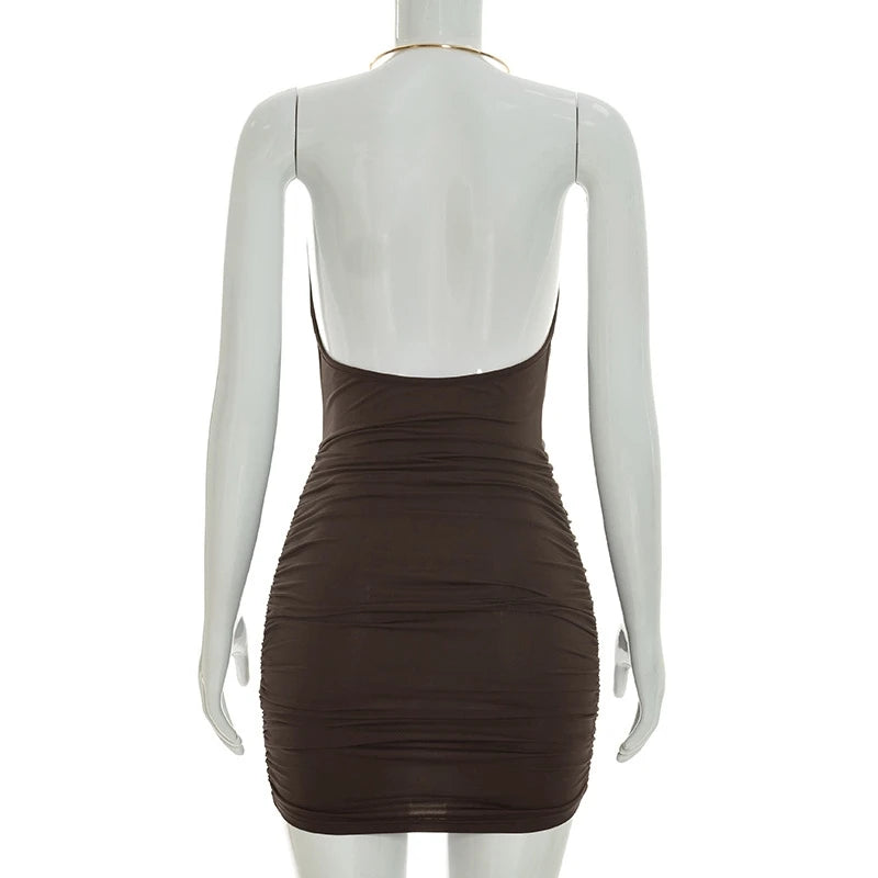 Timeless allure. Sculpted femininity. An unforgettable entrance