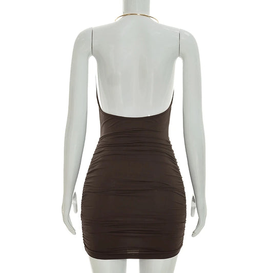 Timeless allure. Sculpted femininity. An unforgettable entrance