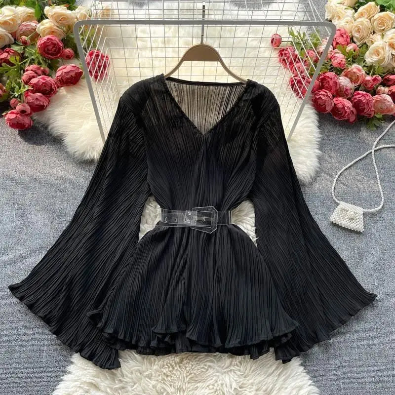 Pullover V~Neck Blouse/Black/White /Women Design Flared Sleeves/Pleated Blouses/Women’s Chic Loose Fitted.