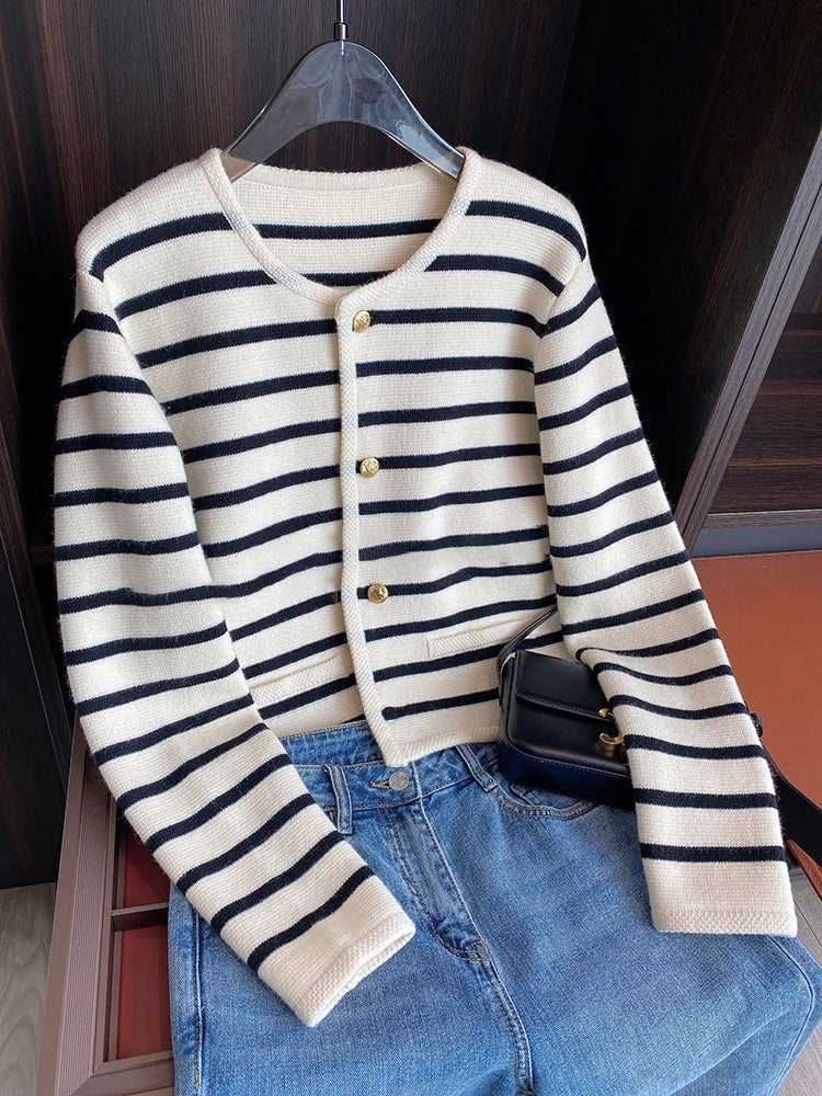 Striped Up Button up O-neck Stripe Sweater/Knitted/Cardigan/Fashion/Single Breasted Long Sleeve Wear.