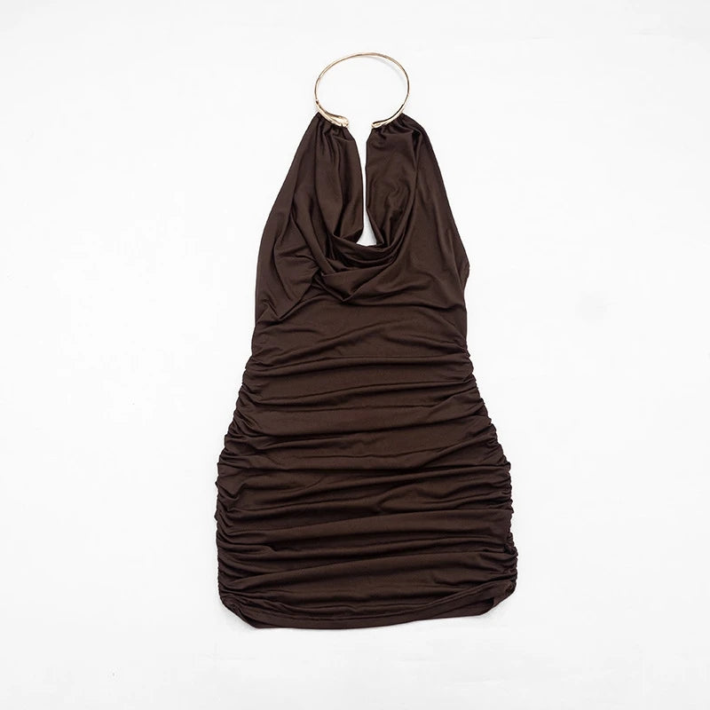 Timeless allure. Sculpted femininity. An unforgettable entrance