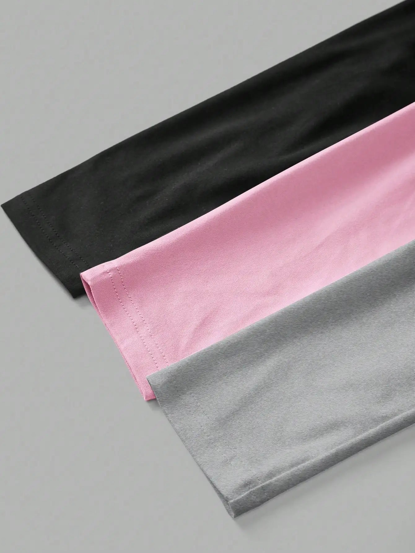 Long-Sleeve V-Neck Fitted Top – Soft Stretch Everyday Essential