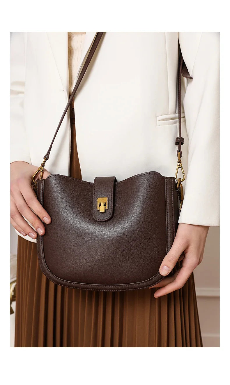 Vintage Luxe Shoulder Bag – Timeless Minimalist Edition