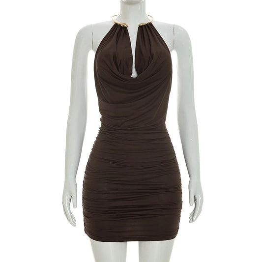 Timeless allure. Sculpted femininity. An unforgettable entrance