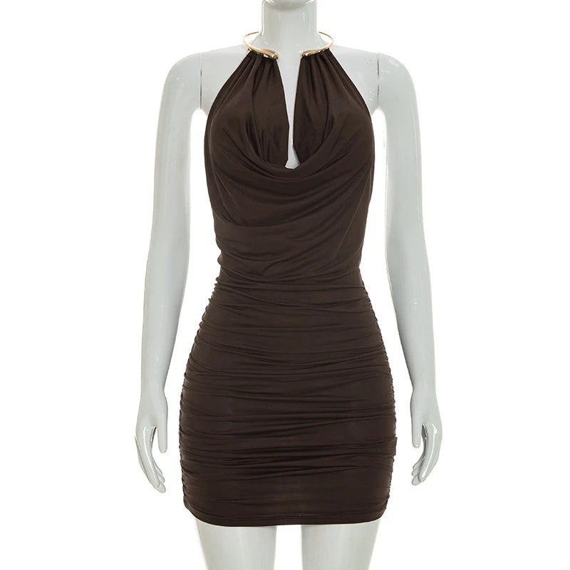 Timeless allure. Sculpted femininity. An unforgettable entrance
